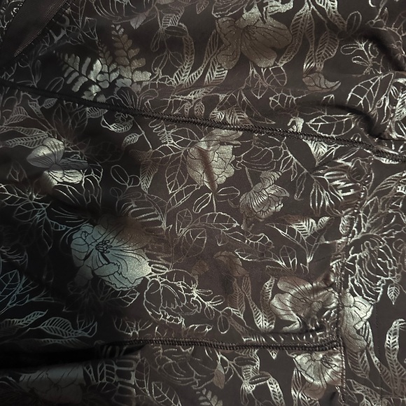 Lululemon hotty hot shorts - Picture 3 of 3